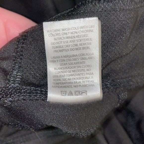 2 pc 👯‍♀️ Danskin Leggings & Cropped Black Leggings with Key Pocket - Picture 6 of 16